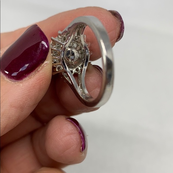 ๐2/$15. Pretty faux pearl ring. - Picture 5 of 8